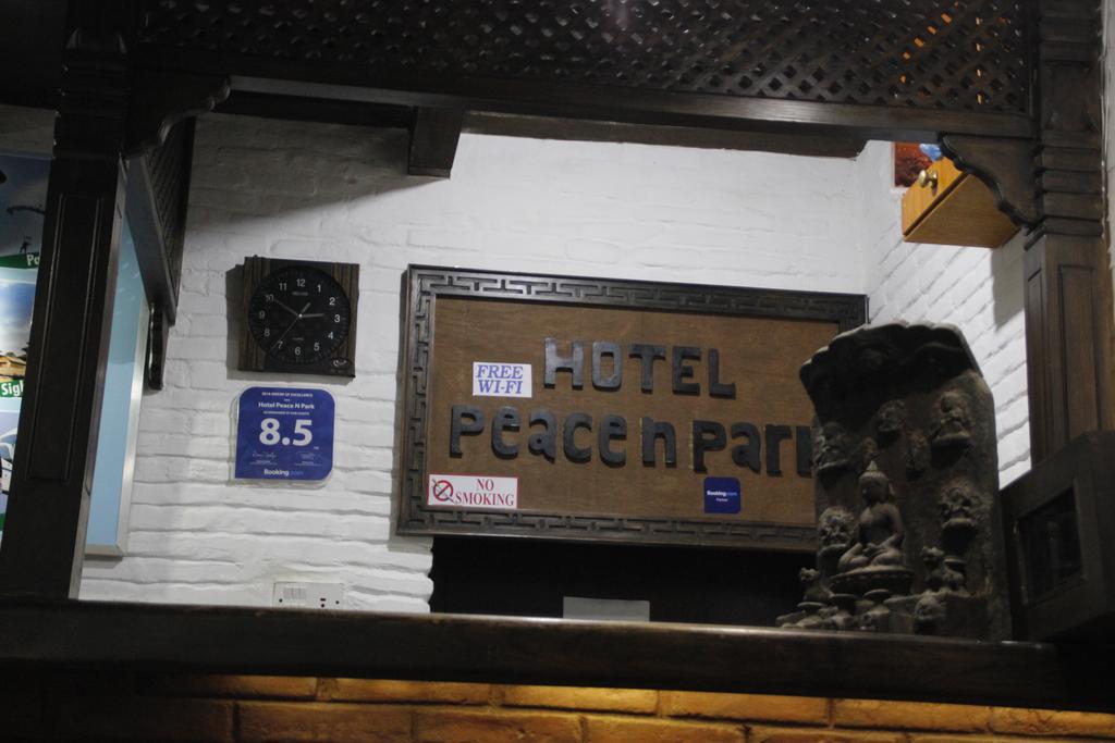 Hotel Peace N Park Katmandú Exterior foto
