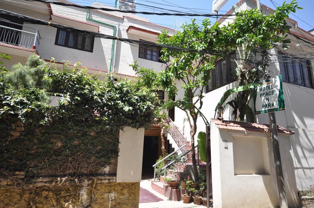Hotel Peace N Park Katmandú Exterior foto